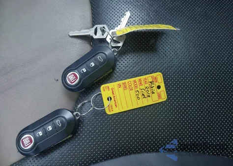 2014 Fiat 500L Lounge z USA, uszkodzony, nr VIN ZFBCFACHXEZ012407